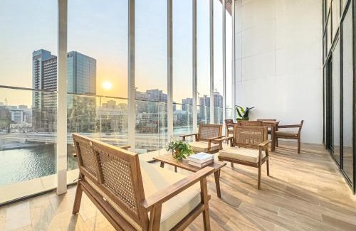 Abu Dhabi Apartment | 3BDR Duplex - 5 min walk from Cleveland, ADGM & Galleria Mall - Maryah Island & ADGM - Huge Balcony - Full Canal & City Views - Perfect for Families & Groups