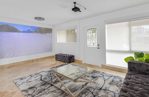 Dania Beach Villa | 3BDR Villa-Private pool-4 min Dania Beach-8ppl