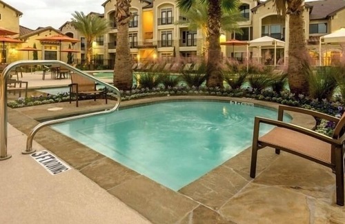 South Main Apartment | 🌟 3bdrm 2bd Walk-In Shower Private Garage Inner Loop Downtown Galleria Med 🌟