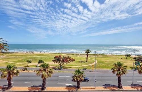 Three Anchor Bay Apartment | 3bed Apartment in Cape Town w Views Ocean Outlook