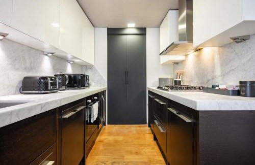 South Kensington Apartment | 3bed Design Gem in Kensington