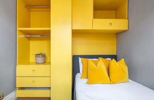 South Kensington Apartment | 3bed Design Gem in Kensington