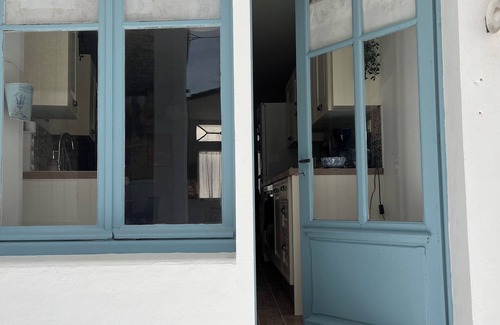 Beauvais sur Matha House | 3Bed House- Sleeps 6 - Pool, Garden, Pets, Parking