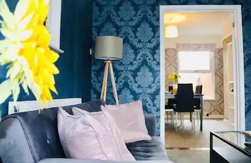 Wolverton House | 3Bed House Free Parking and Garden* Perfect For Family Relocation or Contractor