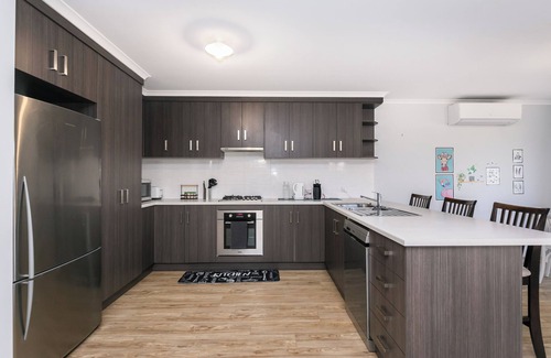 Mount Barker House | 3bedroom Modern Home in Mt Barker, 8km to Hahndorf