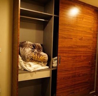 Malviya Nagar Apartment | 3Bhk Viona luxury Apartment W Netflix Prime WiFi Jacuzzi Rooftop
