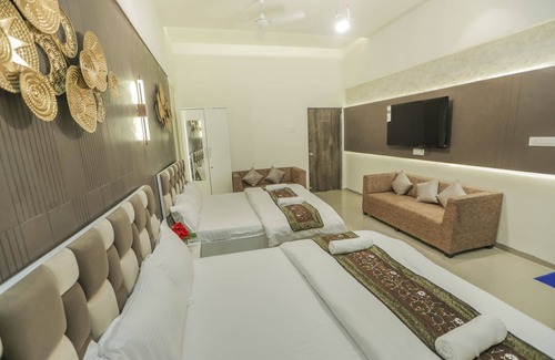 Igatpuri Hotel | 3BHK w/Pool - Harmony Palace by Universe Villas