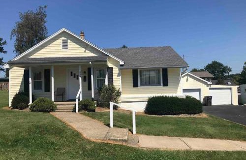 Zanesville House | 3BR 1BA North End Walk to the Hospital