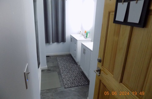 Haysi Cabin | 3BR/1BA Private Suite - Private Entrance, Deck, Bedrooms, and Exclusive Bathroom
