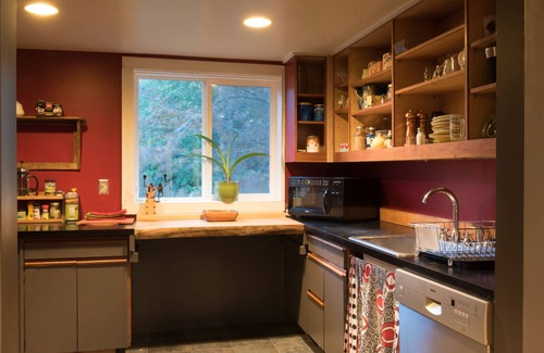 Warren House | 3BR 2 BA Sunlit 4 Story House In Warren - Great Mountain Views