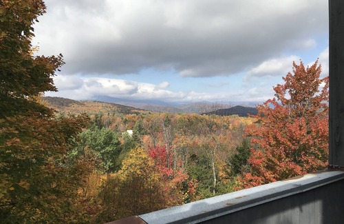 Warren House | 3BR 2 BA Sunlit 4 Story House In Warren - Great Mountain Views