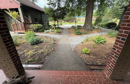 Martinsville Cottage | 3BR/2BA Cottage Sleeps 6 Short Walk to Smith River – Martinsville