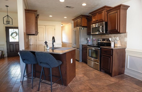 Jackson House | 3BR 2BA Home Fenced In Yard Quiet Neighborhood Pets Welcome