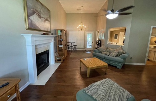 Macon House | 3BR/2BA Stinson-Villa