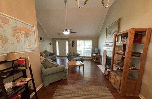 Macon House | 3BR/2BA Stinson-Villa