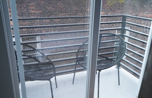 West Side Condo | 3BR 2BA Urban Nook, 30 Min to NYC + Free Parking