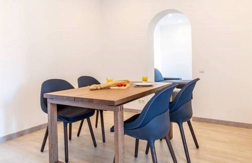 La Vila Olimpica del Poblenou Apartment | 3BR - 2BH SUNNY APARTMENT 10 min WALK from the BEACH