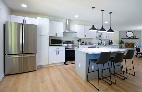 Casas Adobes House | 3BR, 2BR, Sleeps 10, Pet Friendly
