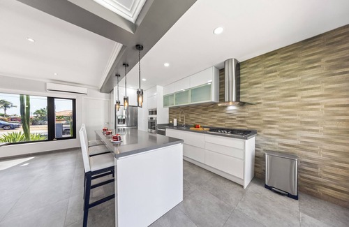 Esmeralda Villa | 3br- 3bt Modern Villa only 1 Min to Beach · Private Pool w/BBQ & Outdoor Living