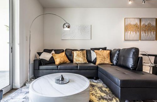 Downtown Apartment | 3BR Apartment Near Santa Monica Pier