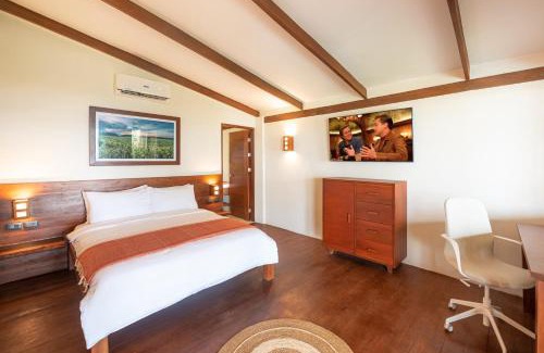 Catangnan Villa | 3BR Beachfront Villa, Pool, Garden, Surf Spot