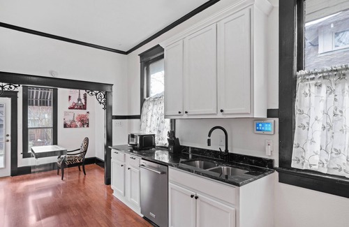 East Midtown House | 3BR Beautiful Home in Midtown/Central Gardens