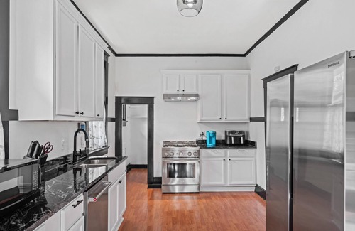 East Midtown House | 3BR Beautiful Home in Midtown/Central Gardens
