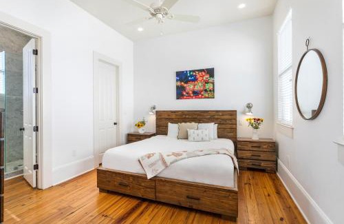 Faubourg Lafayette Apartment | 3BR Cottage on Carondelet by Hosteeva