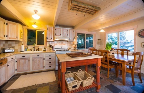Eastsound House | 3BR Cottage with Gorgeous Sunsets, Private Beach and EV Charger