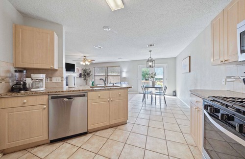 Cat Hollow House | 3BR Cove Retreat｜30 Nights Min｜Close to Parks｜Garage Access｜Pet Friendly #42135