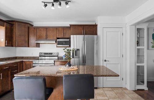 Dieppe House | 3BR Duplex W/Outdoor Patio