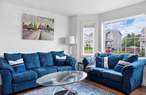 Dieppe House | 3BR Duplex W/Outdoor Patio