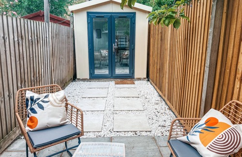 Tooting House | 3BR Flat Fully Equipped, Garden Office & Close to Wimbledon