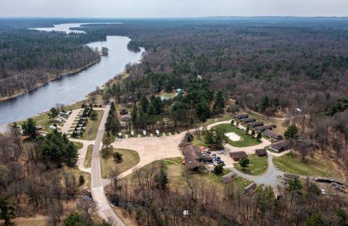 Neillsville House | 3br Getaway With Dining At Riviera Resort