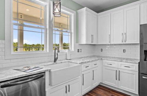 Oak Hammock House | 3BR Harkers Island Dream King bed Sound Views