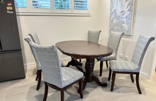 Keiraville House | 3BR Home 10 mins walk to UOW, free parking, with AC