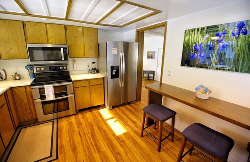 Back Loop House | 3BR Home in Valley - King Beds & bunk beds