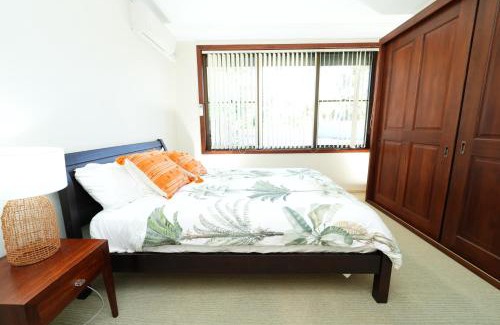Roselands House | 3BR Home with Pool Near Shops, M5 & Train Stations