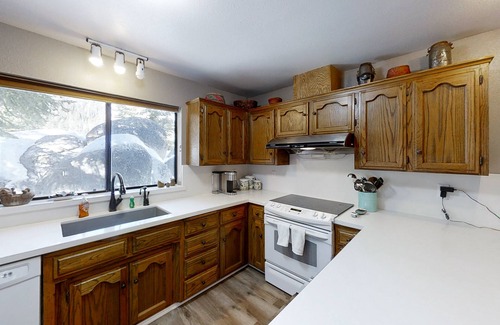 Lakeshore Condo | 3BR Huntington Lake condo with mountain views, WiFi, 2 decks, private W/D