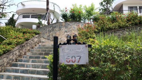 Luong Son Villa | 3BR Lake View Ivory Hoa Binh Villa