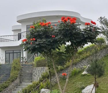 Luong Son Villa | 3BR Lake View Ivory Hoa Binh Villa