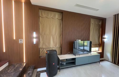 Luong Son Villa | 3BR Lake View Ivory Hoa Binh Villa