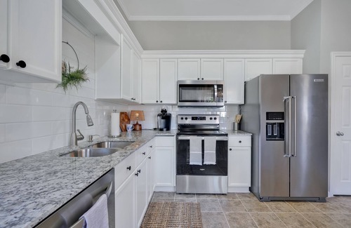 Wilmington House | 3BR Modern | Midtown Escape | 5 Miles To Downtown