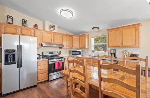 Leadville House | 3BR Mountain View - Covered Patio - Pet Friendly