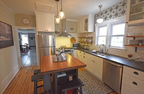 Sturgeon Bay House | 3BR Newly Renovated House in the heart of Sturgeon Bay