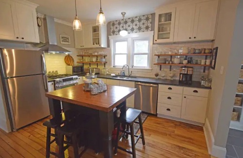 Sturgeon Bay House | 3BR Newly Renovated House in the heart of Sturgeon Bay