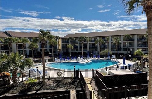 St. Augustine Condo | 3BR Poolside Condo Near Beach