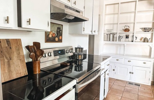 Montgomery House | 3BR Poolside Retreat | Pet Friendly