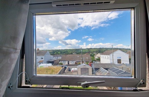 Kidwelly House | 3BR-Sleeps6-PetsOK-Off road parking-Garden