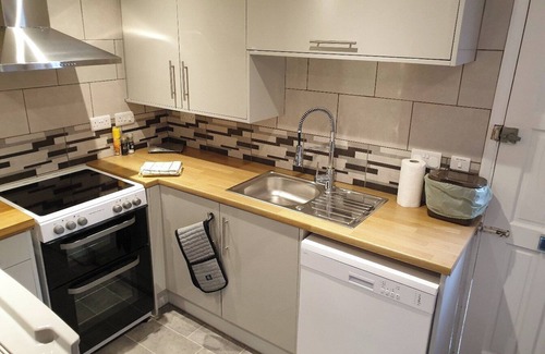 Kidwelly House | 3br-sleeps6-petsok-off Road Parking-garden